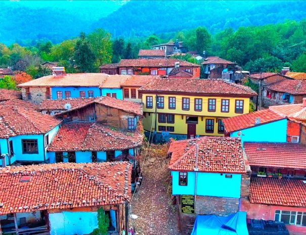 Cumalikizik-renkli-evler-1155x675